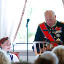 Etter hovedretten holdt Kong Harald sin tale til konfirmanten. Foto: Terje Bendiksby / NTB scanpix